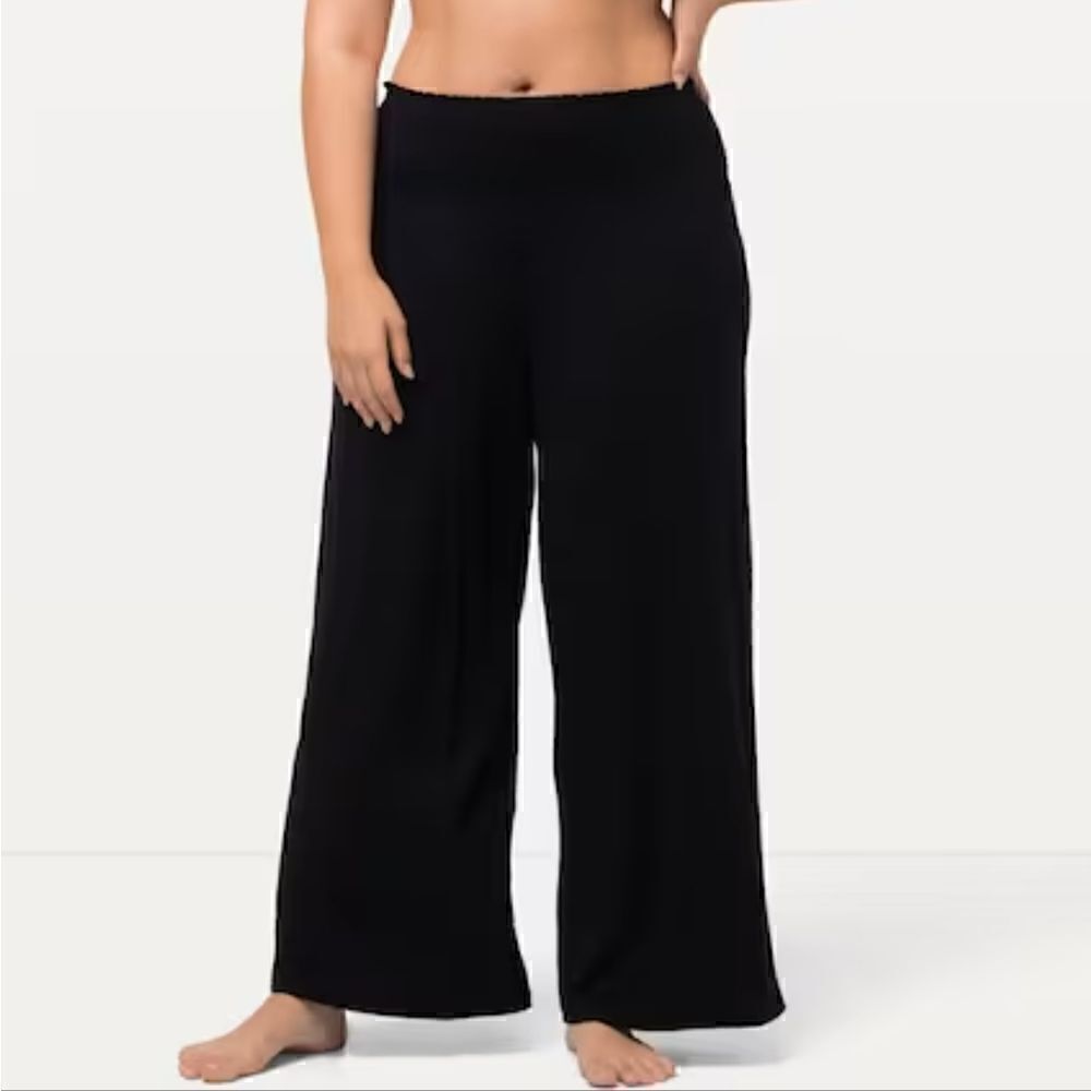 Tart pull on black wide leg pants with elastic waist